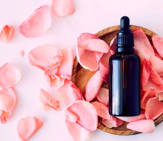 சருமத்திற்கு பாதகம் விளைவிக்கும் பொருட்கள்